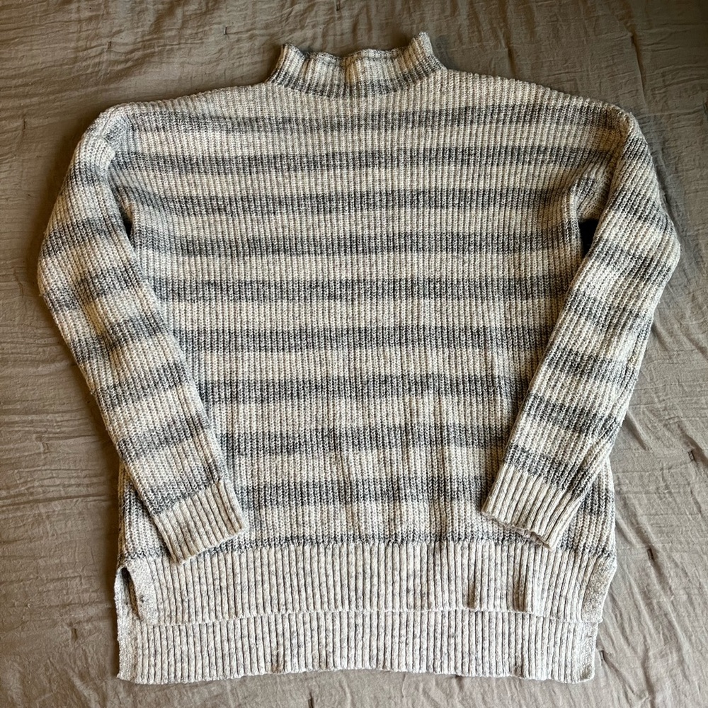AEO white striped turtleneck sweater